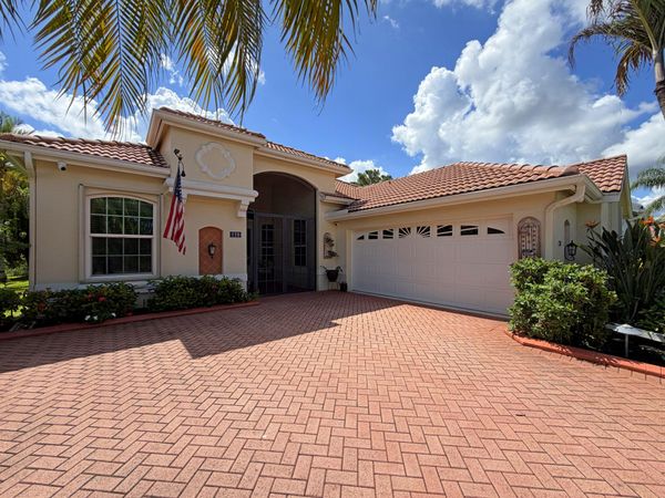728 SW Lake Charles Circle, Port Saint Lucie, FL 34986