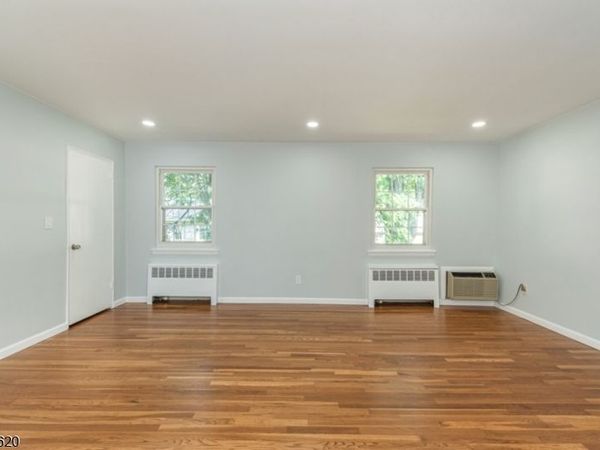 32 Wedgewood Drive, Verona, NJ 07044
