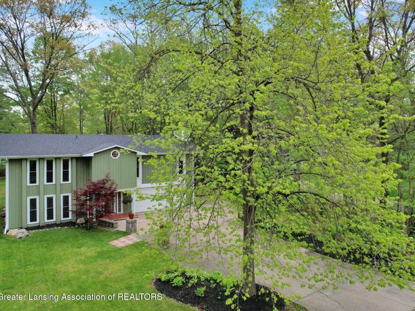 111 Feldspar Drive, Williamston, MI 48895