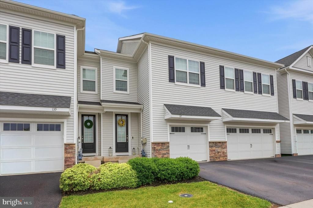 137 GOLDEN VALE DRIVE , ROYERSFORD, PA 19468