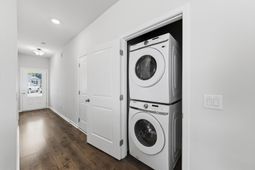 1307 Warrens Way photo 4