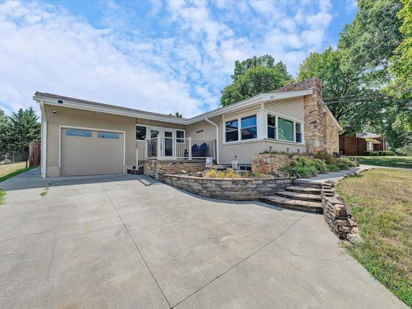 7015 Greenway DR , Roanoke, VA 24019
