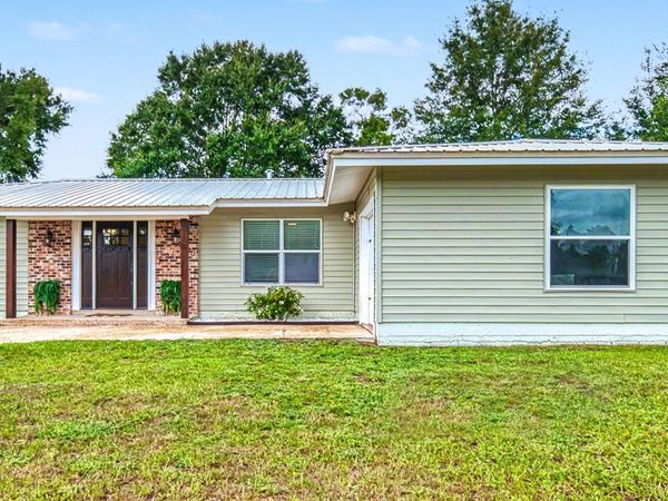 1807 Ulmer Lane , Chipley, FL 32428