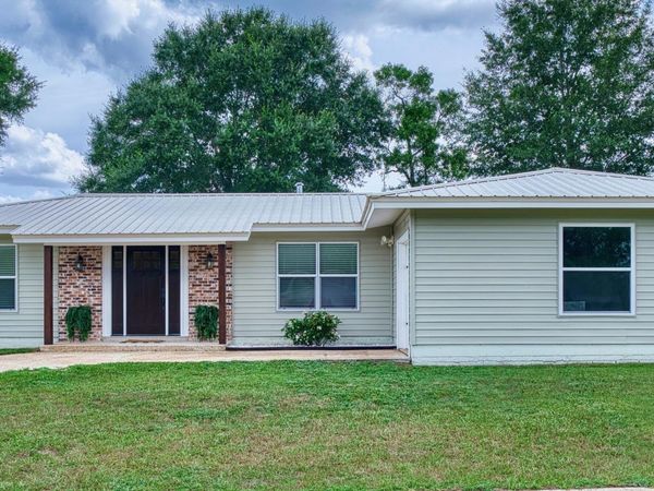 1807 Ulmer Lane , Chipley, FL 32428