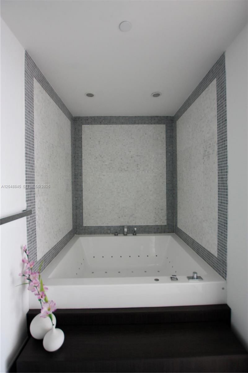 200 Biscayne Boulevard Way , Unit 3209, Miami, FL 33131 Photo