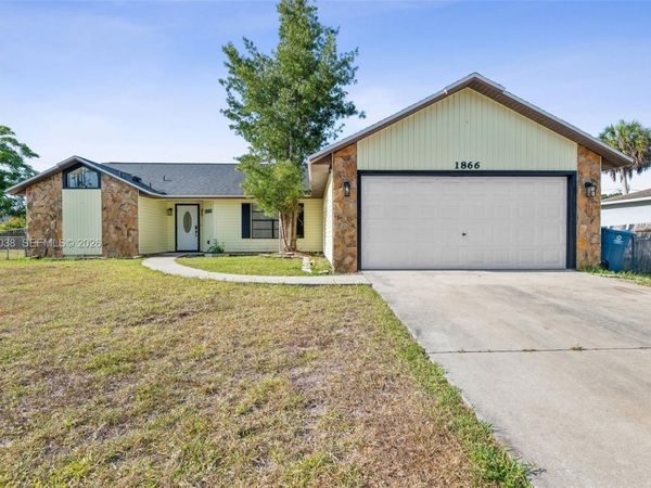 1866 NW Delki Street , Palm Bay, FL 32907