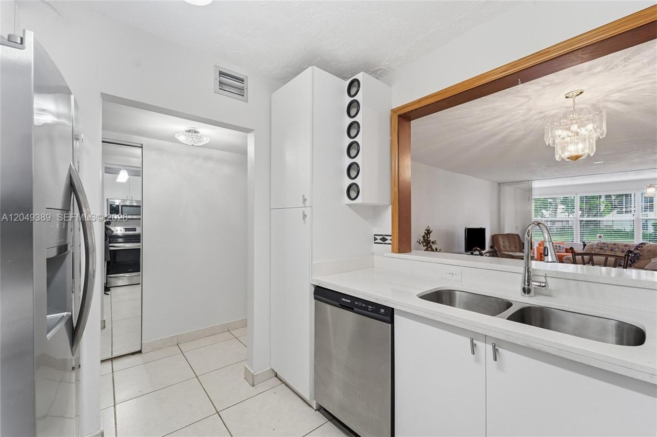 2871 Somerset Dr , Unit 103, Lauderdale Lakes, FL 33311 Photo