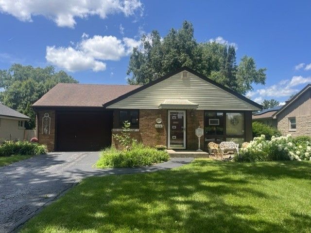 325 S Evanslawn Avenue, Aurora, IL 60506 Main Photo