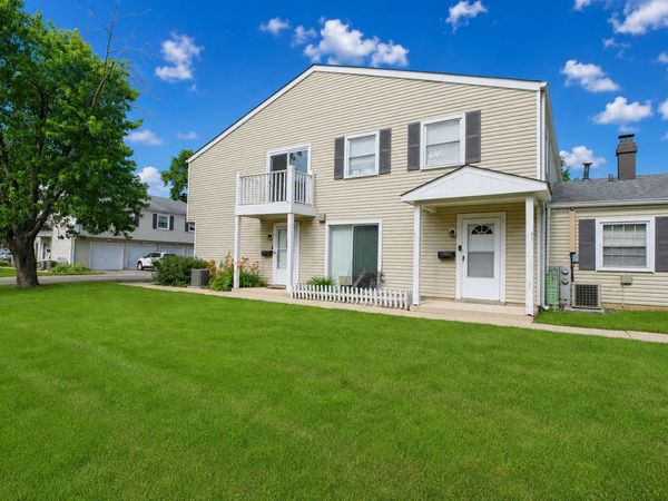 320 Joan Court , Unit D, Bartlett, IL 60103