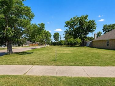 1101 Bessie Street , Fort Worth, TX 76104