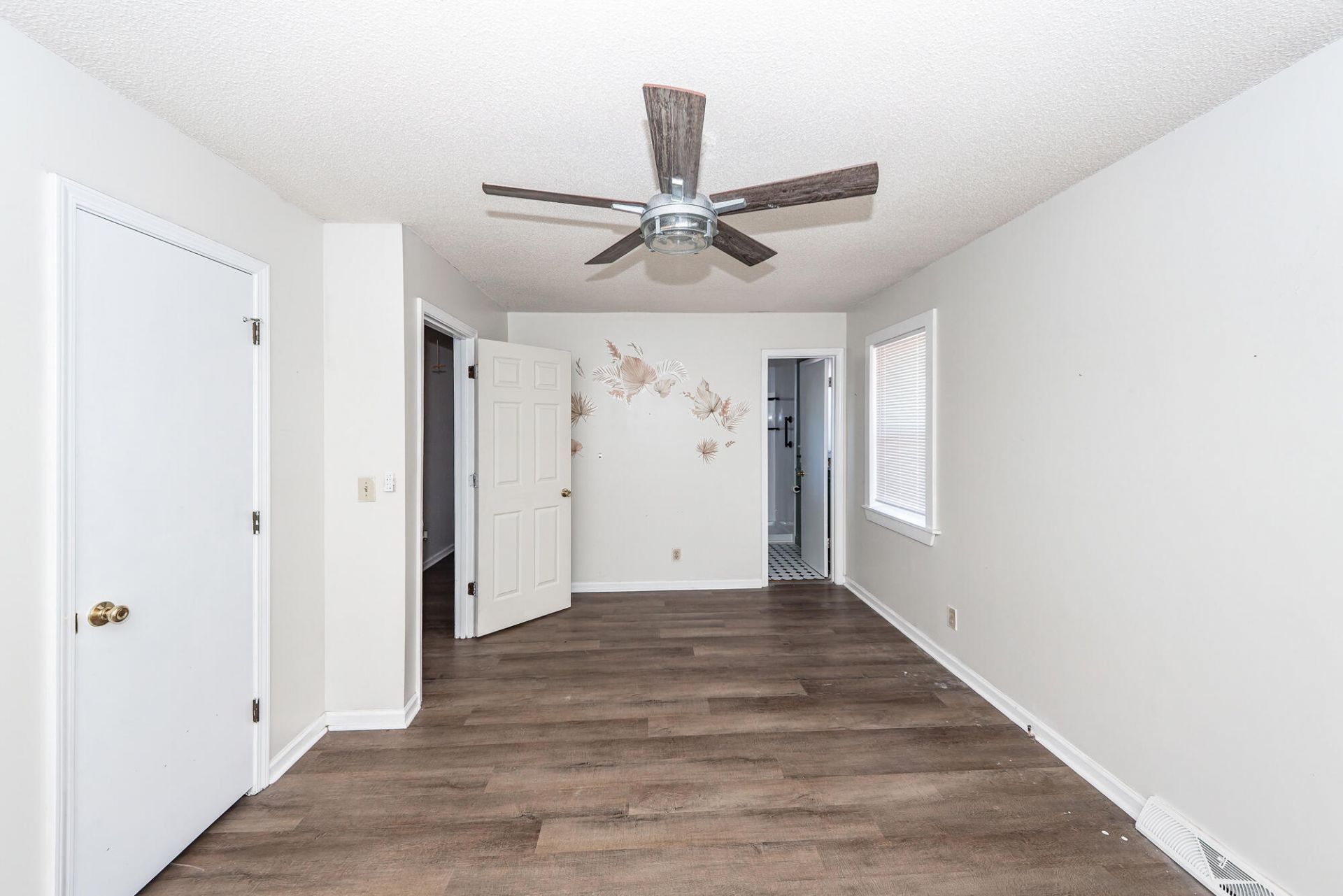 444 Academy Road Photo 15