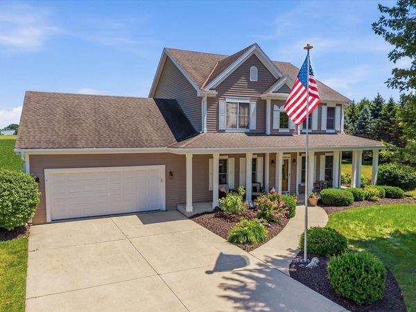 120 Wind Sail Ct, Random Lake, WI 53075