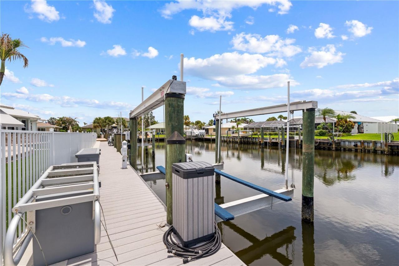 123 Queen Ann Court, Hutchinson Island, FL 34949 Photo