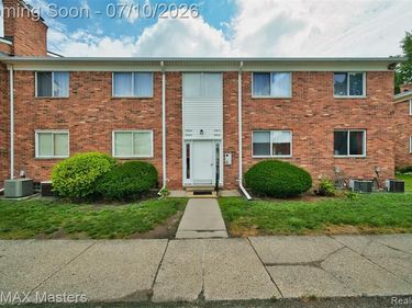 29606 Hoover Road, Warren, MI 48093