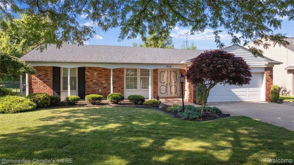 713 Moorland Drive, Grosse Pointe Woods, MI 48236 Main Photo