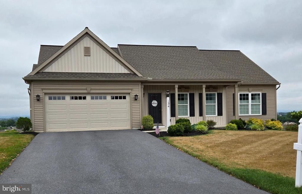 134 ROSEBUSH COURT , WOMELSDORF, PA 19567