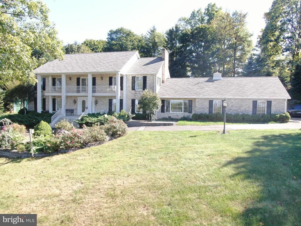 586 CRESTWOOD DRIVE , CHAMBERSBURG, PA 17202