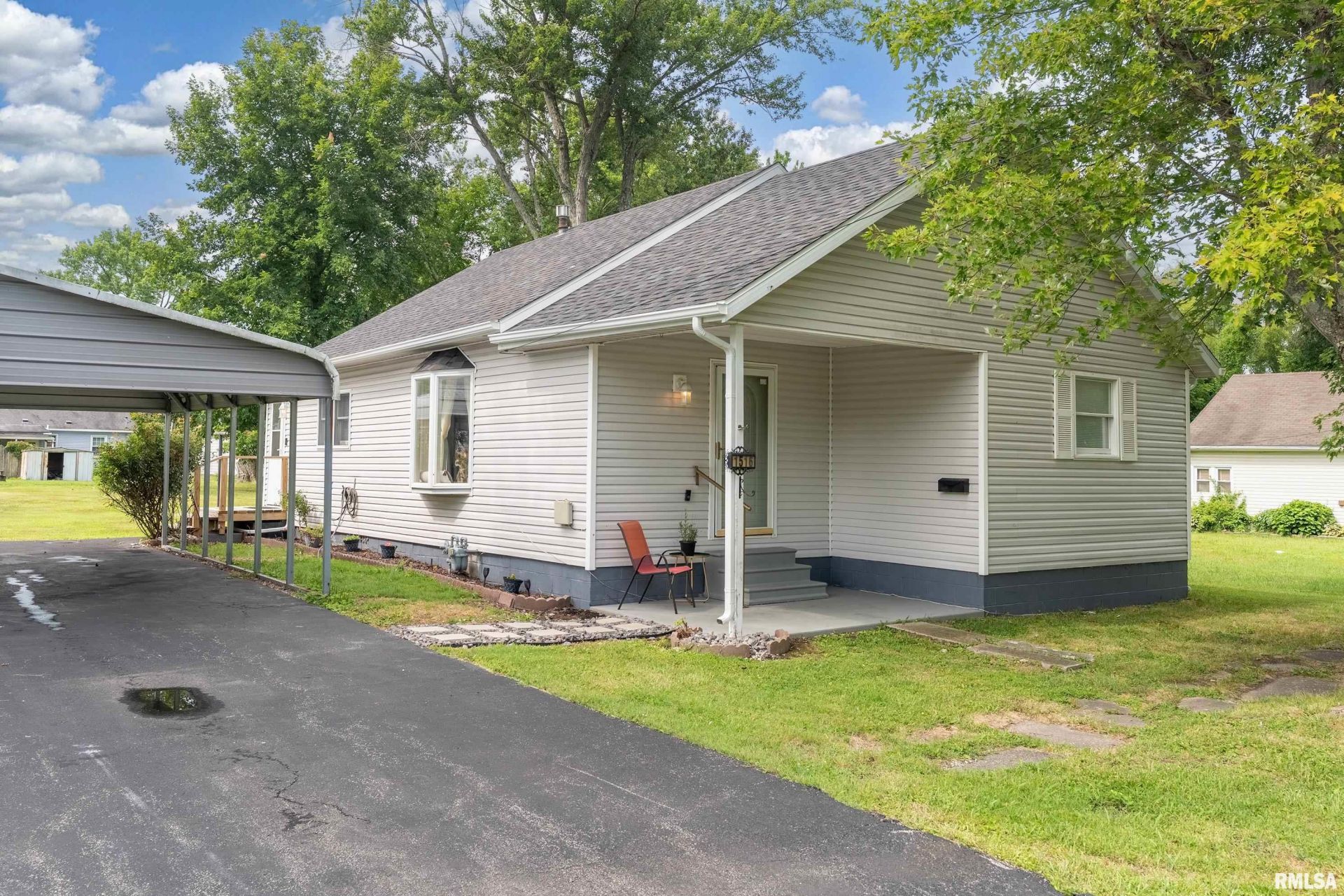 1516 W Maple Street, Herrin, IL 62948 Main Photo