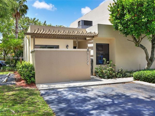 8124 SW 87th Ter , Miami, FL 33143