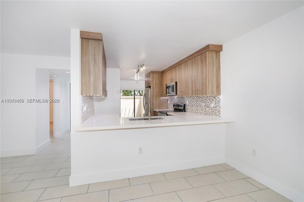 8124 SW 87th Ter , Miami, FL 33143 Photo