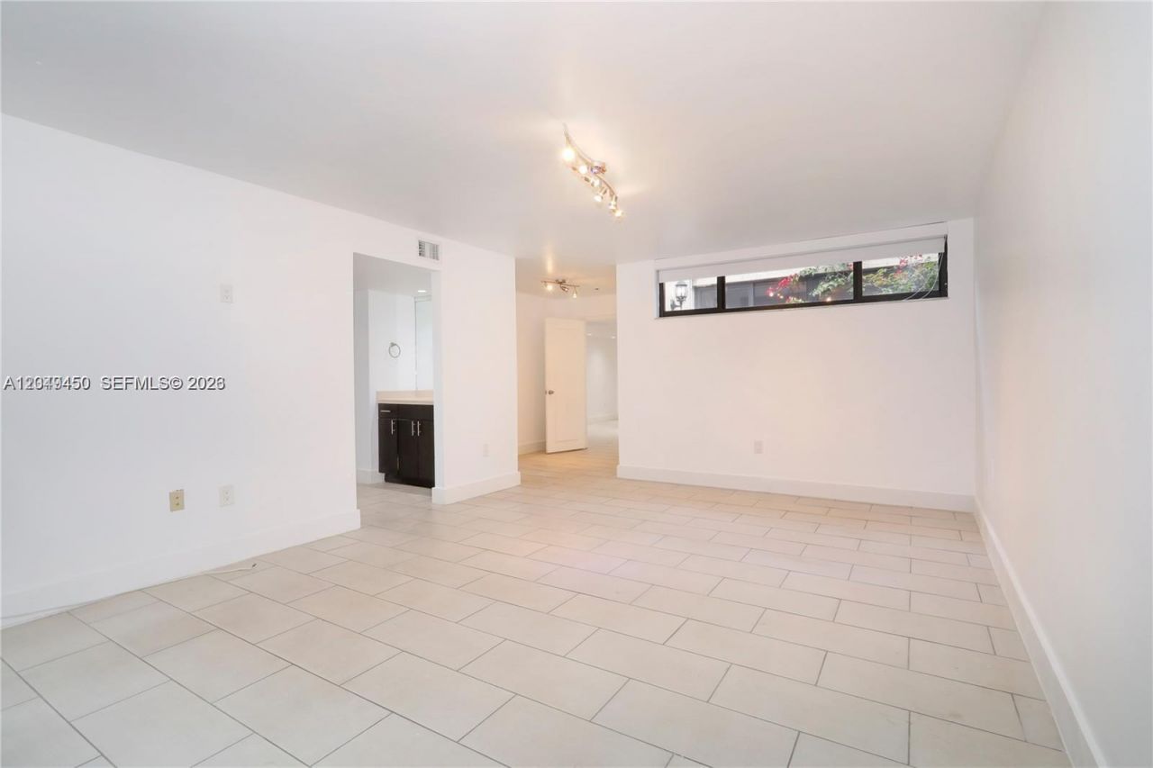 8124 SW 87th Ter , Miami, FL 33143 Photo