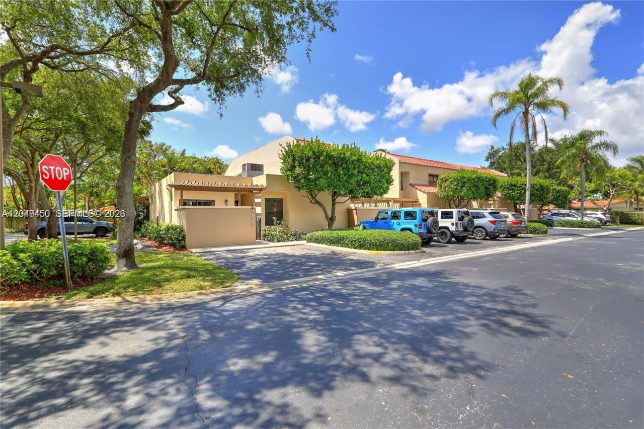 8124 SW 87th Ter , Miami, FL 33143 Photo