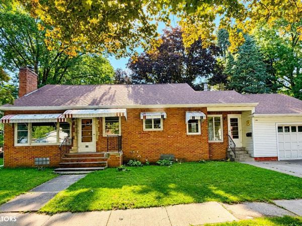 115 S 6th Street, Wapello, IA 52653