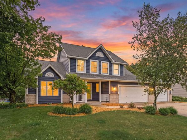 4441 Hillvale Avenue N, Oakdale, MN 55128