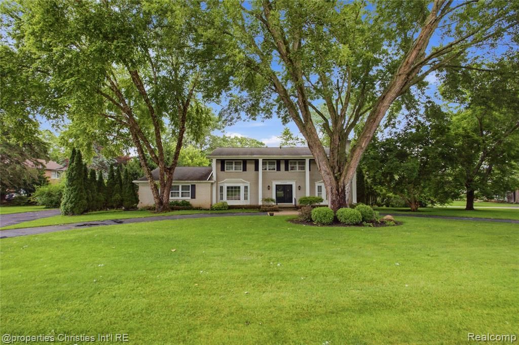 7110 Paterese Drive, Bloomfield Hills, MI 48301 Main Photo