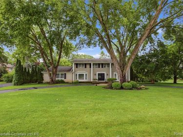 7110 Paterese Drive, Bloomfield Hills, MI 48301