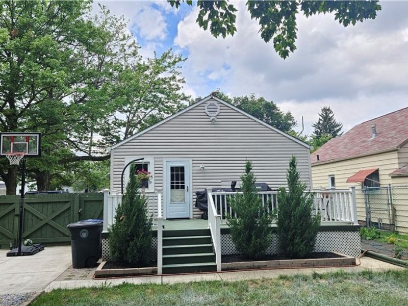 667 Essex Street, Akron, OH 44306 Photo 2
