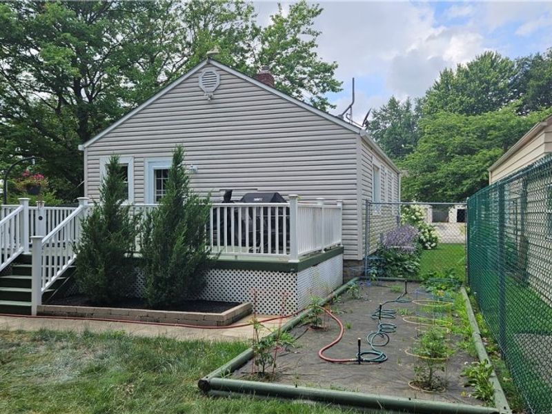 667 Essex Street, Akron, OH 44306 Photo 3