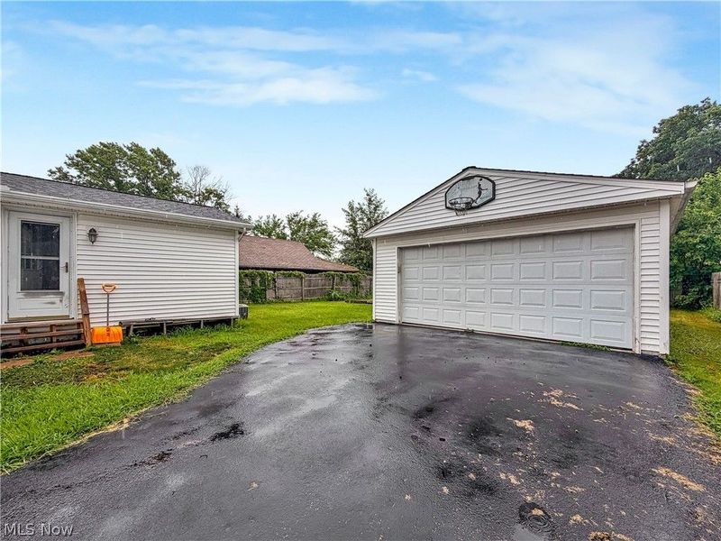 34502 Beach Park Drive, Eastlake, OH 44095 Photo 17