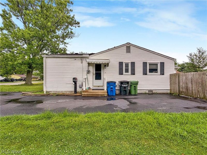 34502 Beach Park Drive, Eastlake, OH 44095 Photo 3