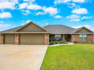 11325 SW Woodlawn Rd, Lawton, OK 73505