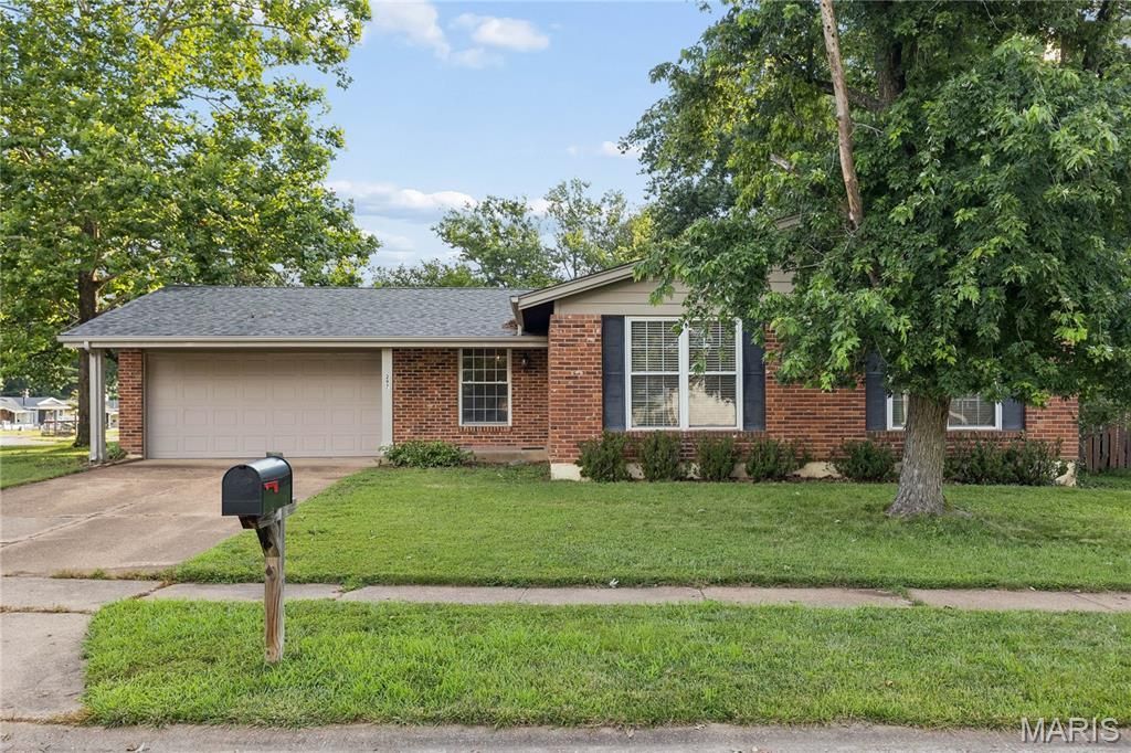 297 Village Mead Drive, Ballwin, MO 63021 Main Photo