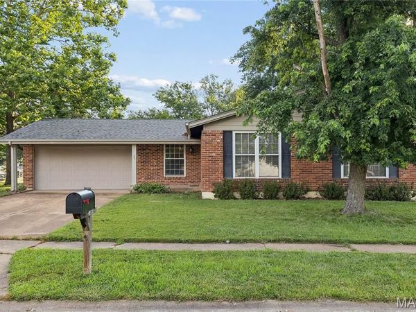 297 Village Mead Drive, Ballwin, MO 63021