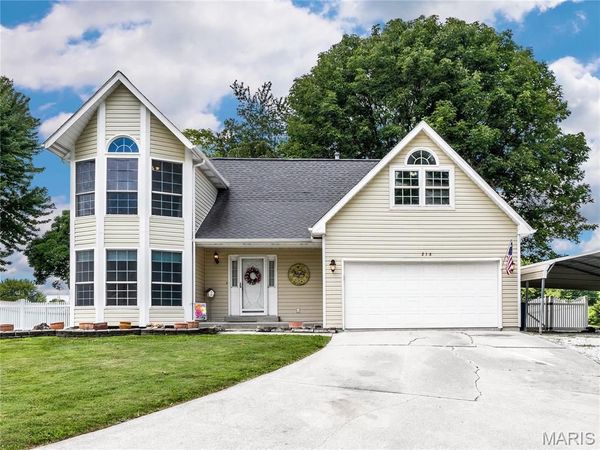216 Arrowhead Drive , Troy, IL 62294