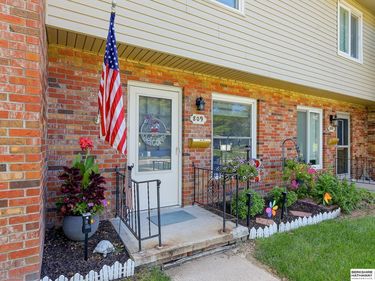 809 N 122nd Street, Omaha, NE 68154