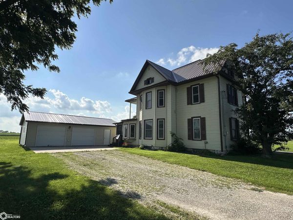 2555 New London Road, New London, IA 52645