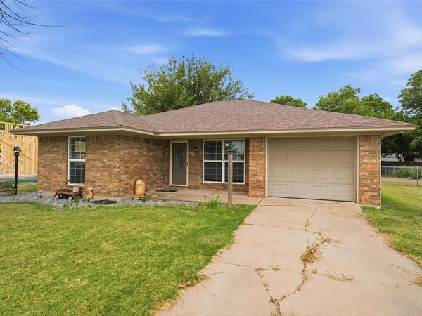 1203 N Reagan Street , West, TX 76691