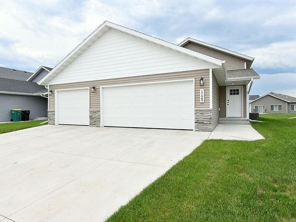 1125 60th Avenue W, West Fargo, ND 58078