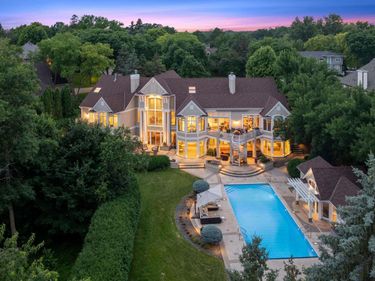 2350 Cherrywood Road, Minnetonka, MN 55305