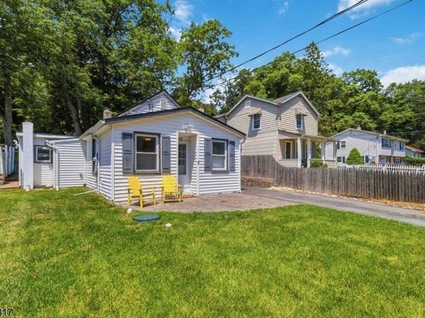 32 Schwarz Blvd, Jefferson, NJ 07849