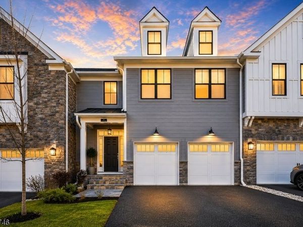 14 Chelsea Rd, Warren, NJ 07059