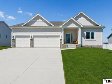 12104 S 107th Avenue, Papillion, NE 68046