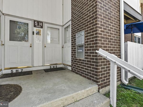 275 GREEN STREET, Unit 5H1, BEVERLY, NJ 08010