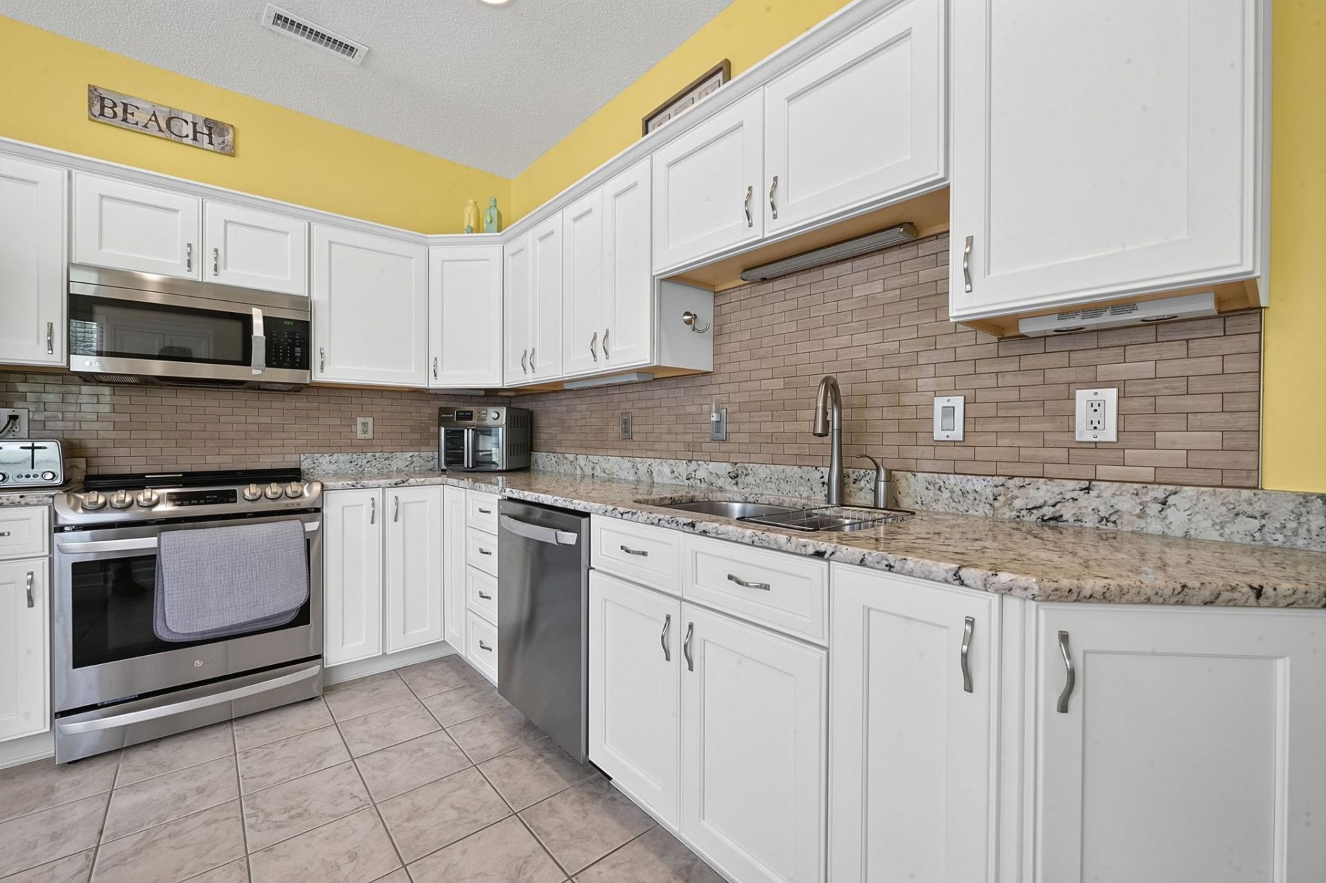 3642 Springdale Dr. Photo 13