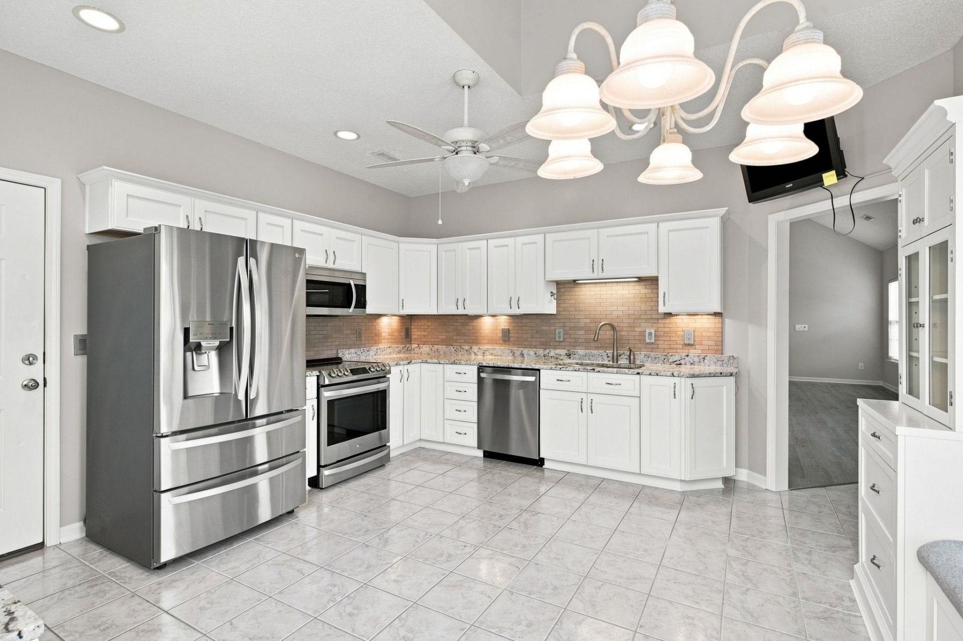3642 Springdale Dr. Photo 8