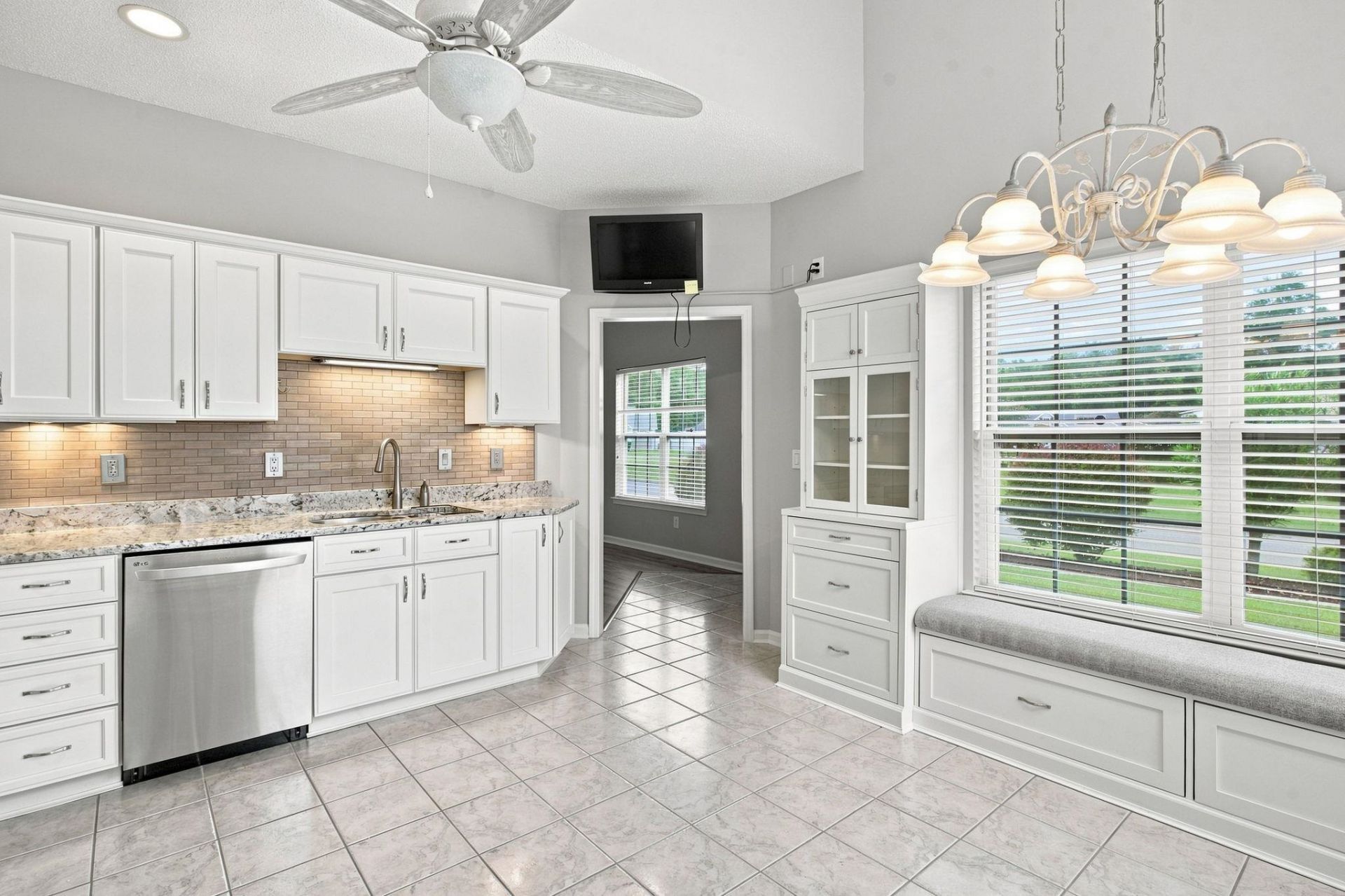 3642 Springdale Dr. Photo 9